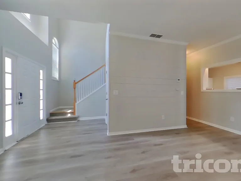 311 Turtle Pointe Dr — Photo 2