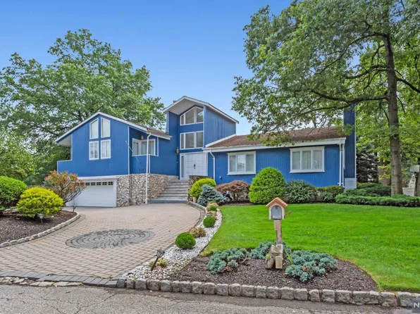 210 Little Falls Rd, Fairfield, NJ 07004