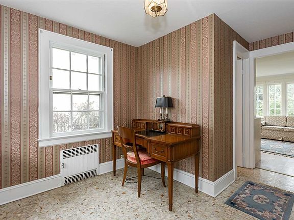 3rd image of 31 Chestnut St