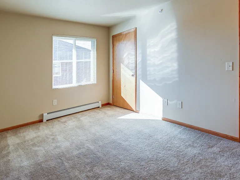 Ontario Road Apartment — Photo 7