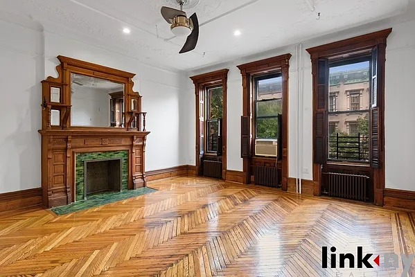 Rented by Link NY Realty | media 24