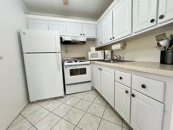 2nd image of 396 Durham M #396