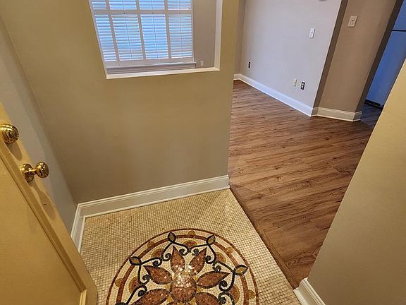 5th image of 2610 Tunlaw Rd NW APT 103