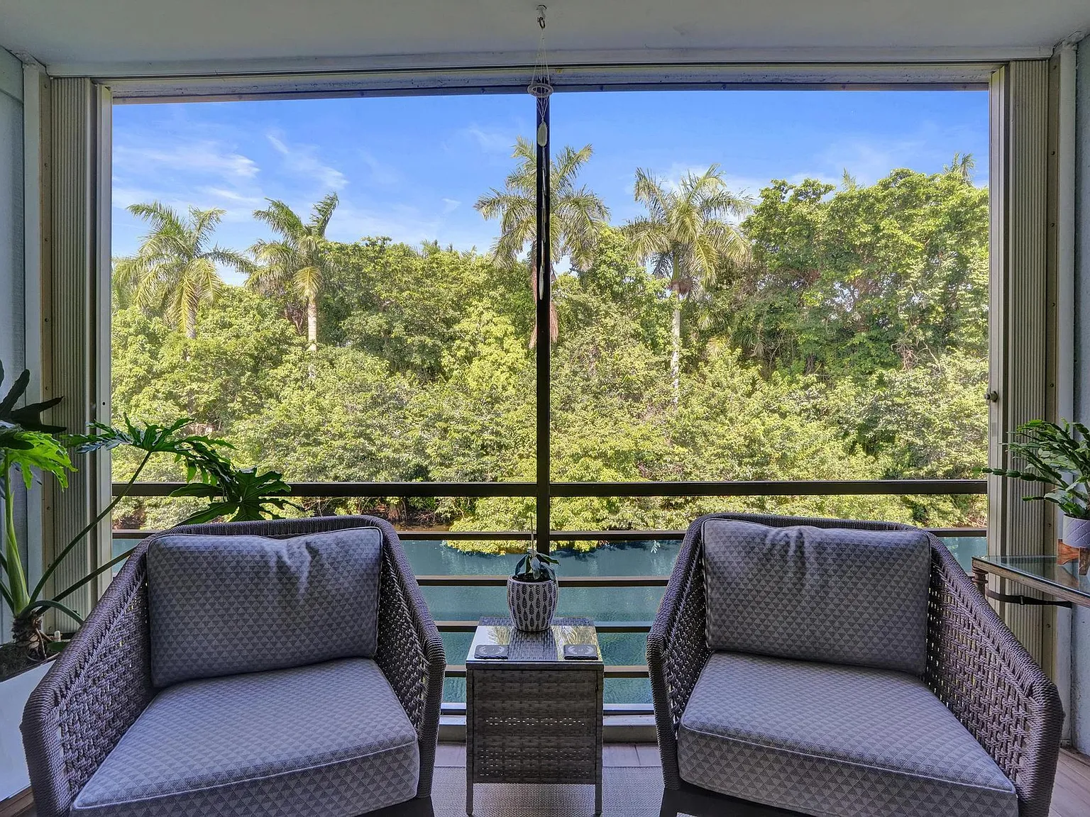 2 bed, 2.0 bath, 975 sqft, $2,700 — Photo 4