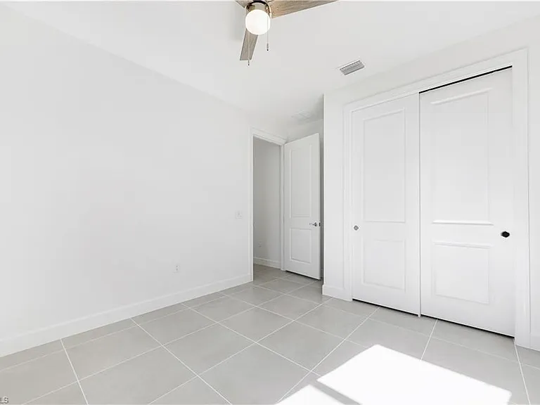 19226 Hinkley Dr — Photo 32