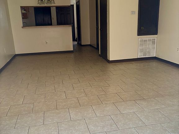 3rd image of 4141 Lac Couture Dr APT B