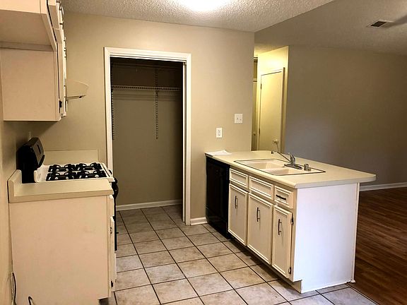 3rd image of 1410 W 55th St