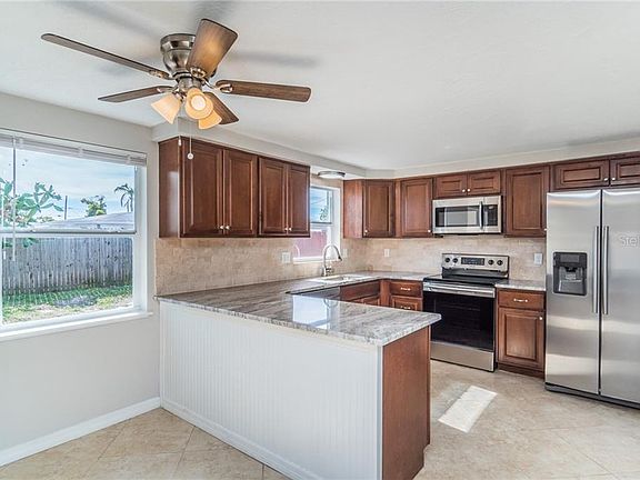 4th image of 3904 Cedarwood Dr