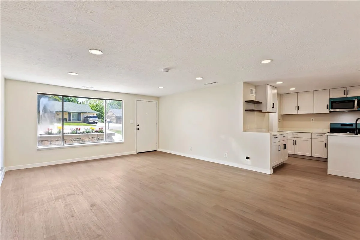 4 bed, 1700 sqft, $2,495 — Photo 1