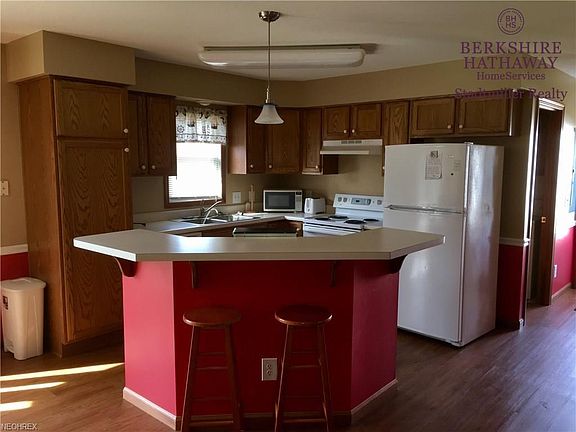 2nd image of Fairview Ln