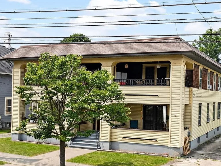 127 Beethoven St #C — Photo 1