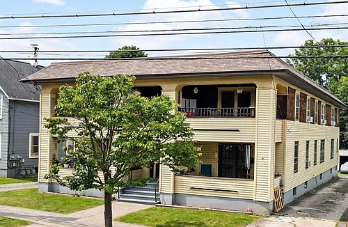 127 Beethoven St #C Photo 1