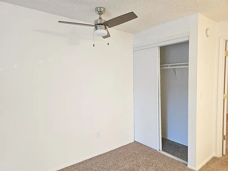 1x1 544sqft- Dining Space