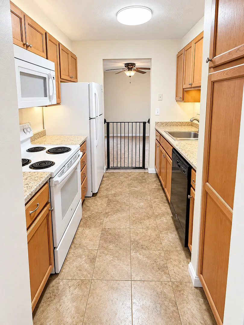 Woodmere Place — Photo 3