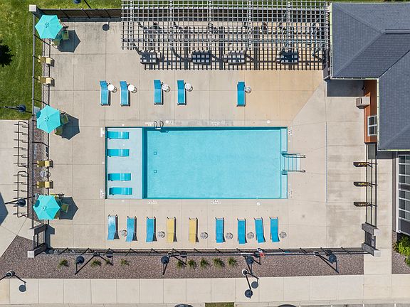 22 Slate Baja Shelf Pool