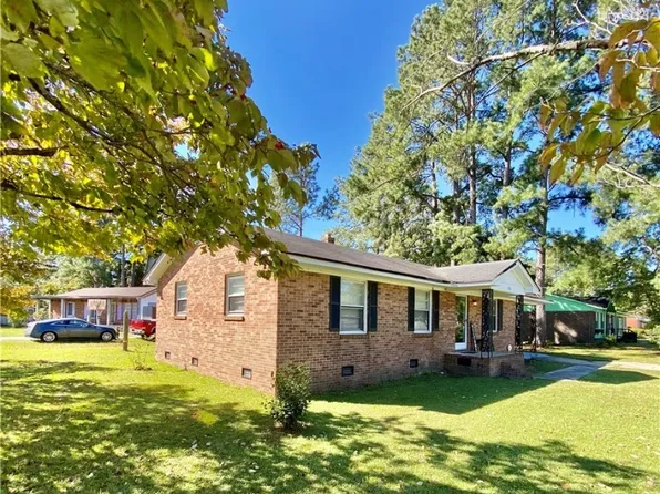 136 E Shaw St, Red Springs, NC 28377