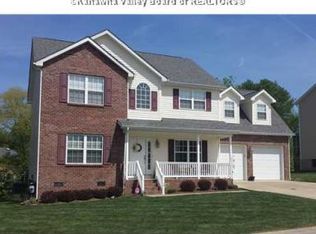 632 Overlook Dr, Hurricane, WV 25526
