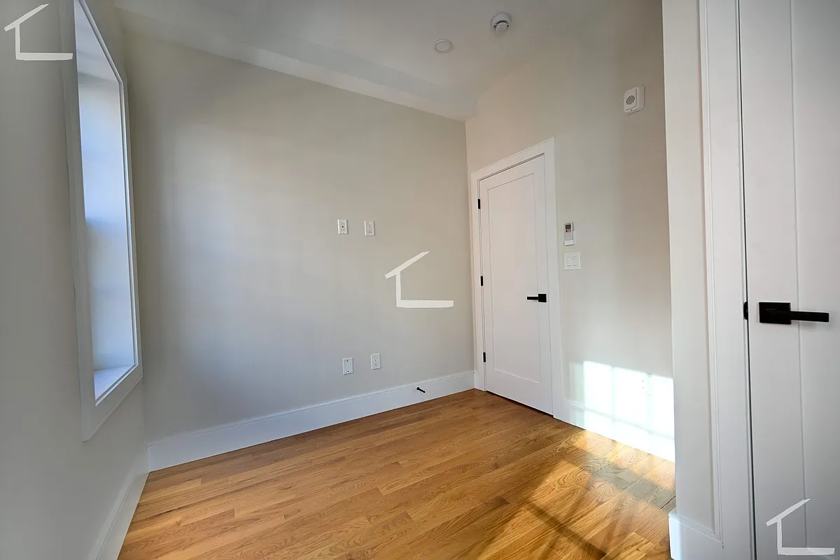 Building Photo - 18 Winchester St #6L