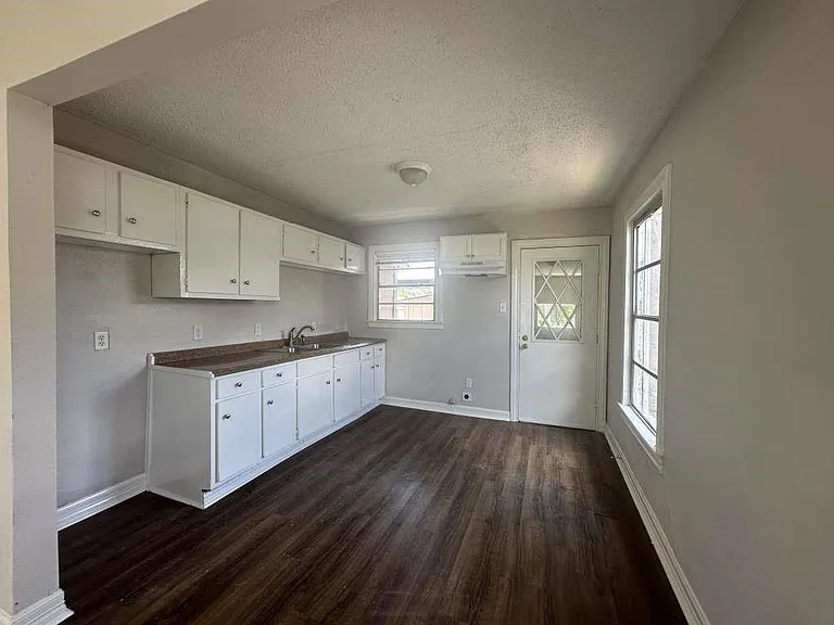 7410 Dallas St — Photo 10