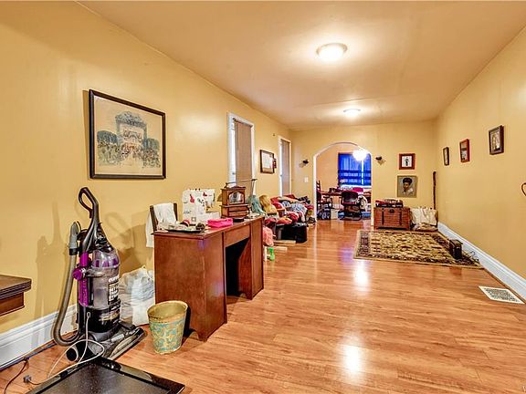 5th image of 55 Wakefield Ave