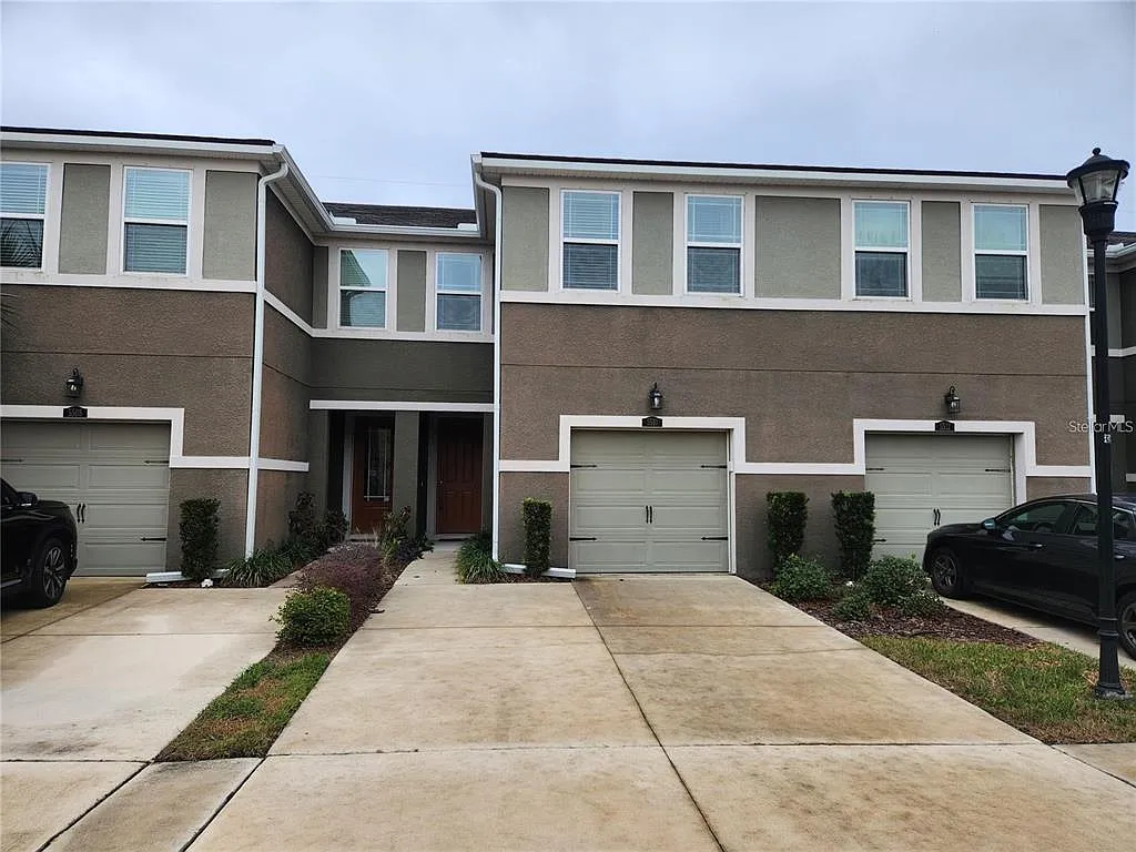 3 bed, 2.5 bath, 1888 sqft, $2,990 — Photo 1