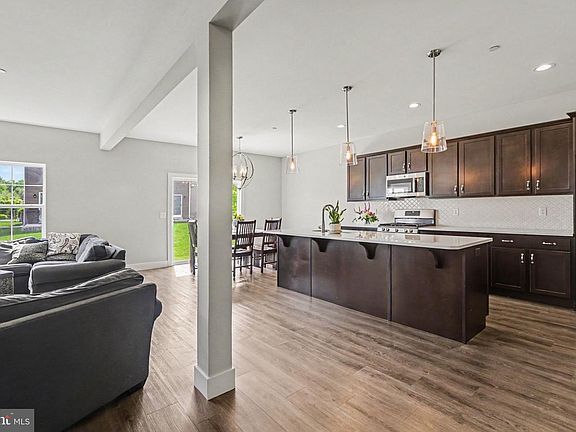 4th image of 1850 Shady Ln