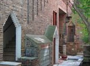 155 W Burton Pl APT 4, Chicago, IL 60610