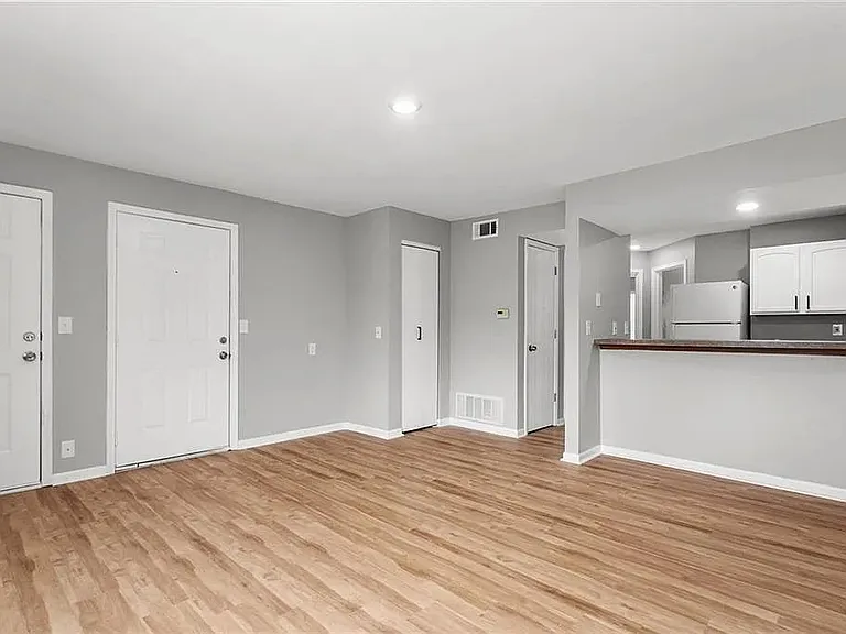 1505 W 26th St #B8 — Photo 12