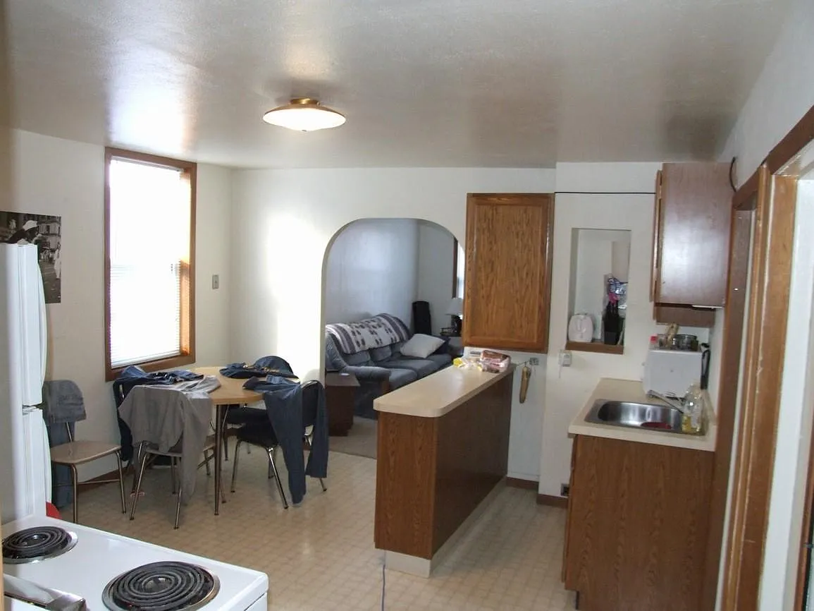 2 bed, 768 sqft, $860 — Photo 2
