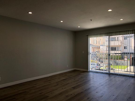 4th image of 5224 Cartwright Ave #8