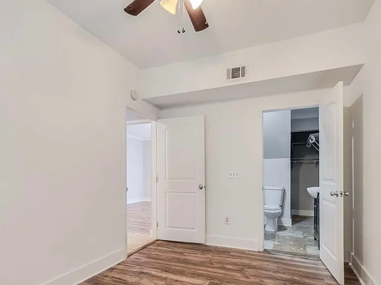 508 E Liberty St — Photo 5