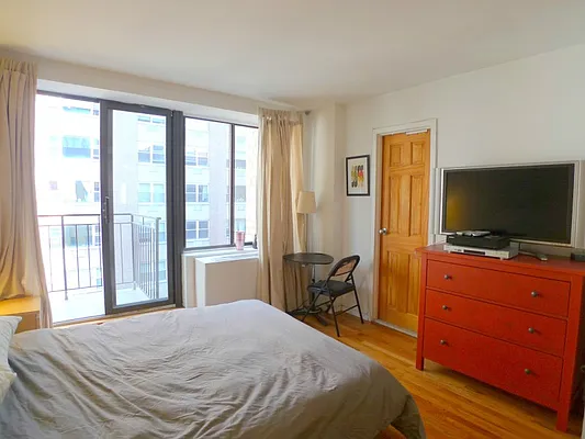 Rented by Sotheby's International Realty | media 31