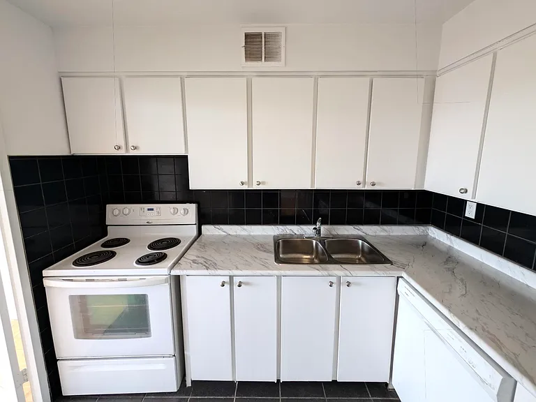 77 Saint Clair Ave E — Photo 8