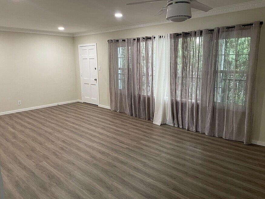 Entrance/Living Room