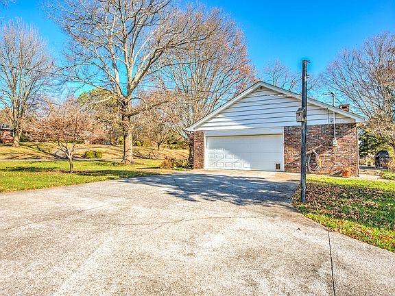 3rd image of 9412 Needles Dr