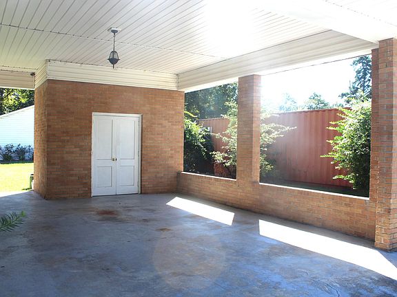2nd image of 706 Benson St