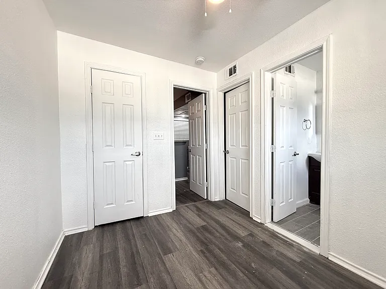 1607 N Carroll Ave #202 — Photo 3