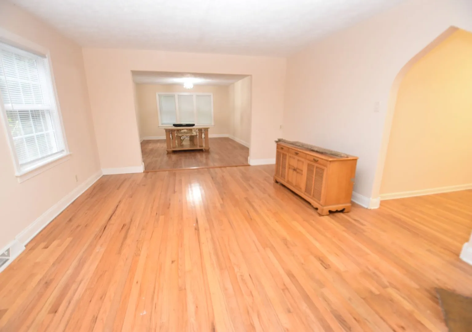 4 bedroom 2.5 bath South Bend home on large wooded lot — Photo 4