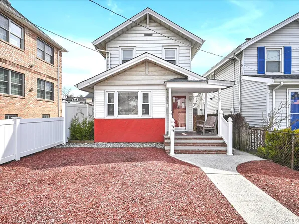 32-17 Murray Street, Flushing, NY 11354