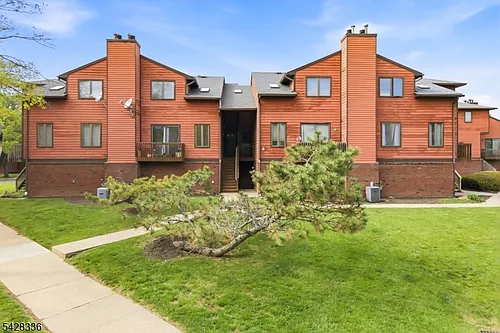 212 Village Cmns Photo 1