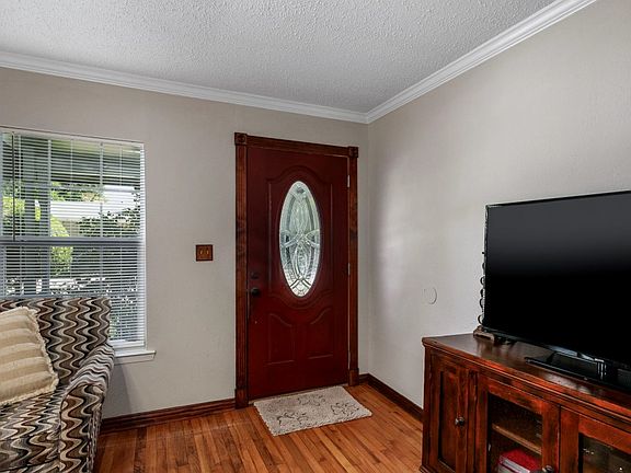 5th image of 151 W College St