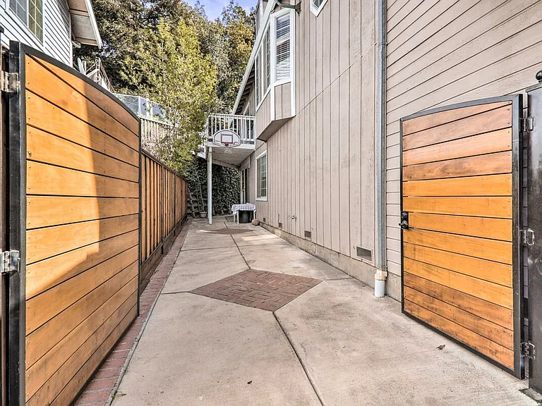 9360 Mountain Blvd #ID1305212P — Photo 25