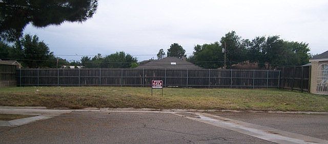 2nd image of 3001 Meadow Ridge Ln