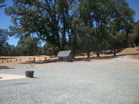3rd image of 2901 Cedar Creek Road