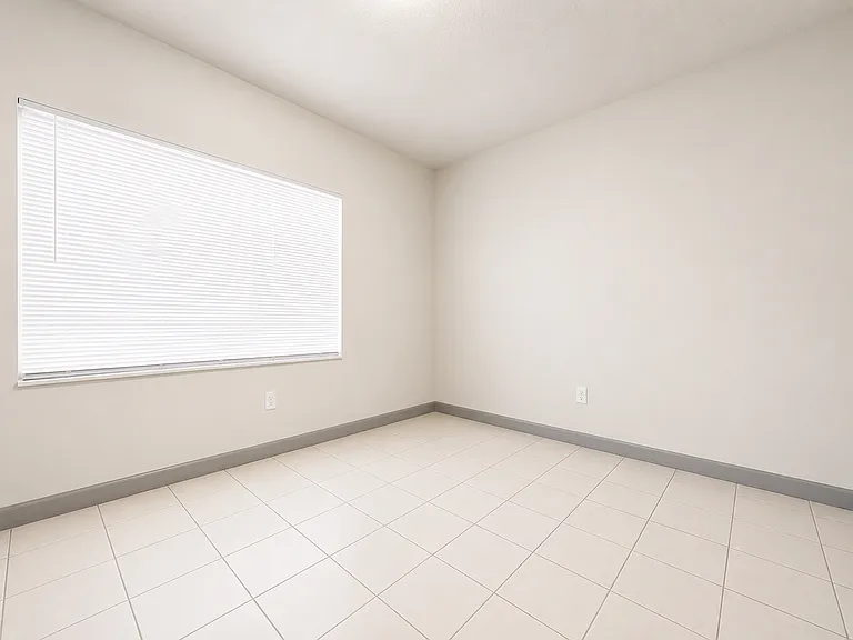 1218 NW 8th Pl — Photo 4