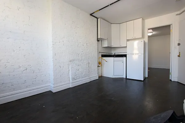 Rented by Dynamik Realty | media 11