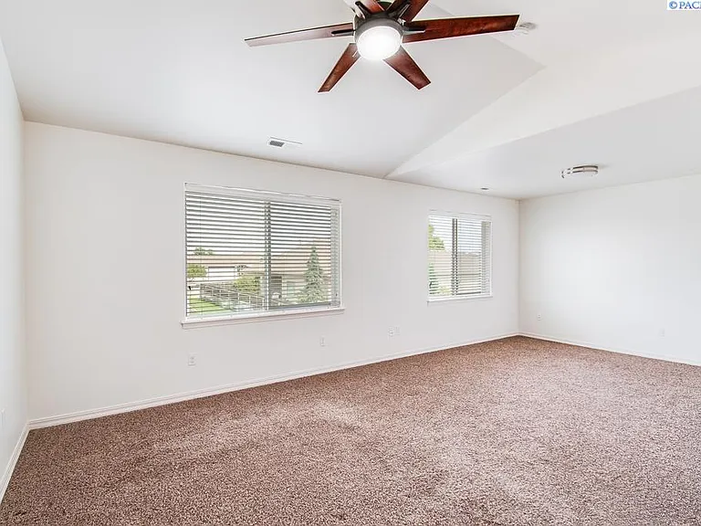 1815 Sunshine Ave — Photo 16