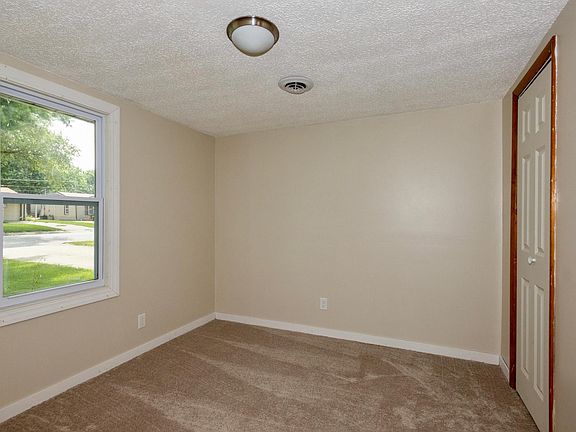 4th image of 257 Belle Aire Ave