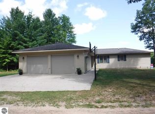 9122 W Oak Ln, Lake City, MI 49651