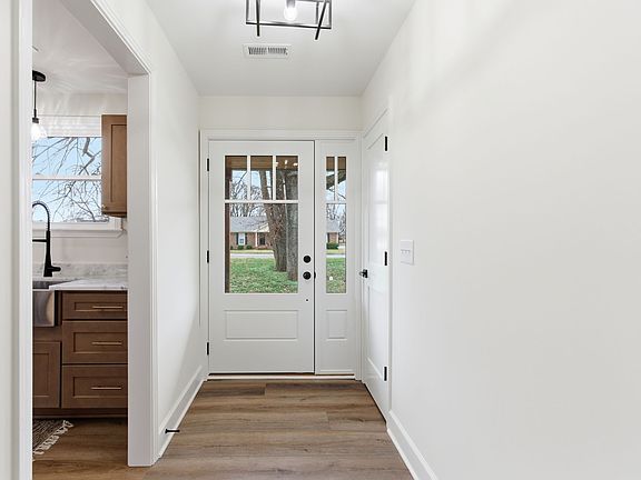 4th image of 421 Clifton Dr
